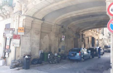 Piazza Duomo e gli stalli dei taxi